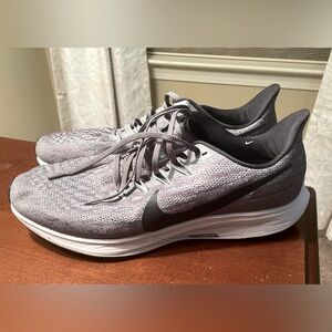 Nike Men's Athletic Shoe